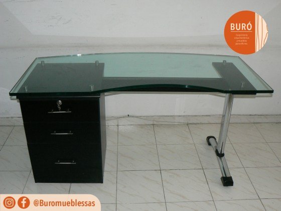 Escritorrio en vidrio Lineal3.jpg